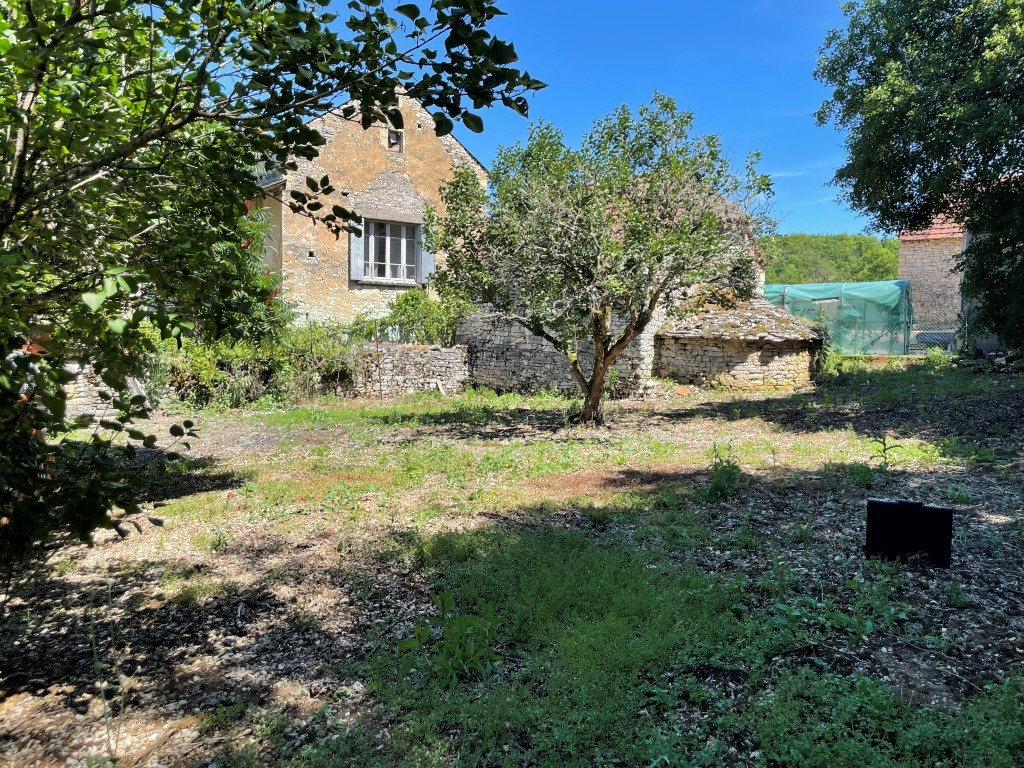 Vente Une Ancienne Maison Dhabitation En Pierre Avec D Pendances