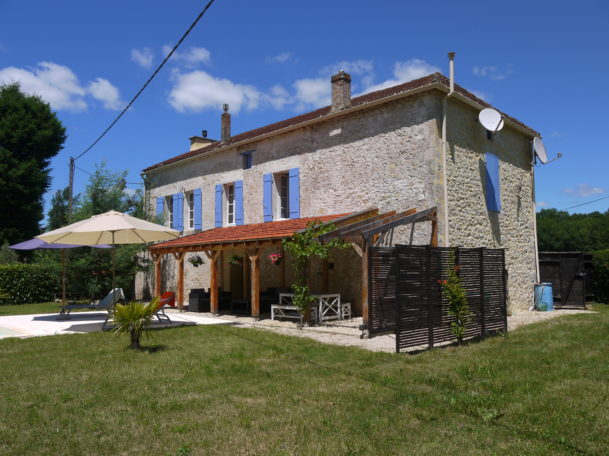 vente Belle maison située au bord de la rivière Lot, proche Prayssac
