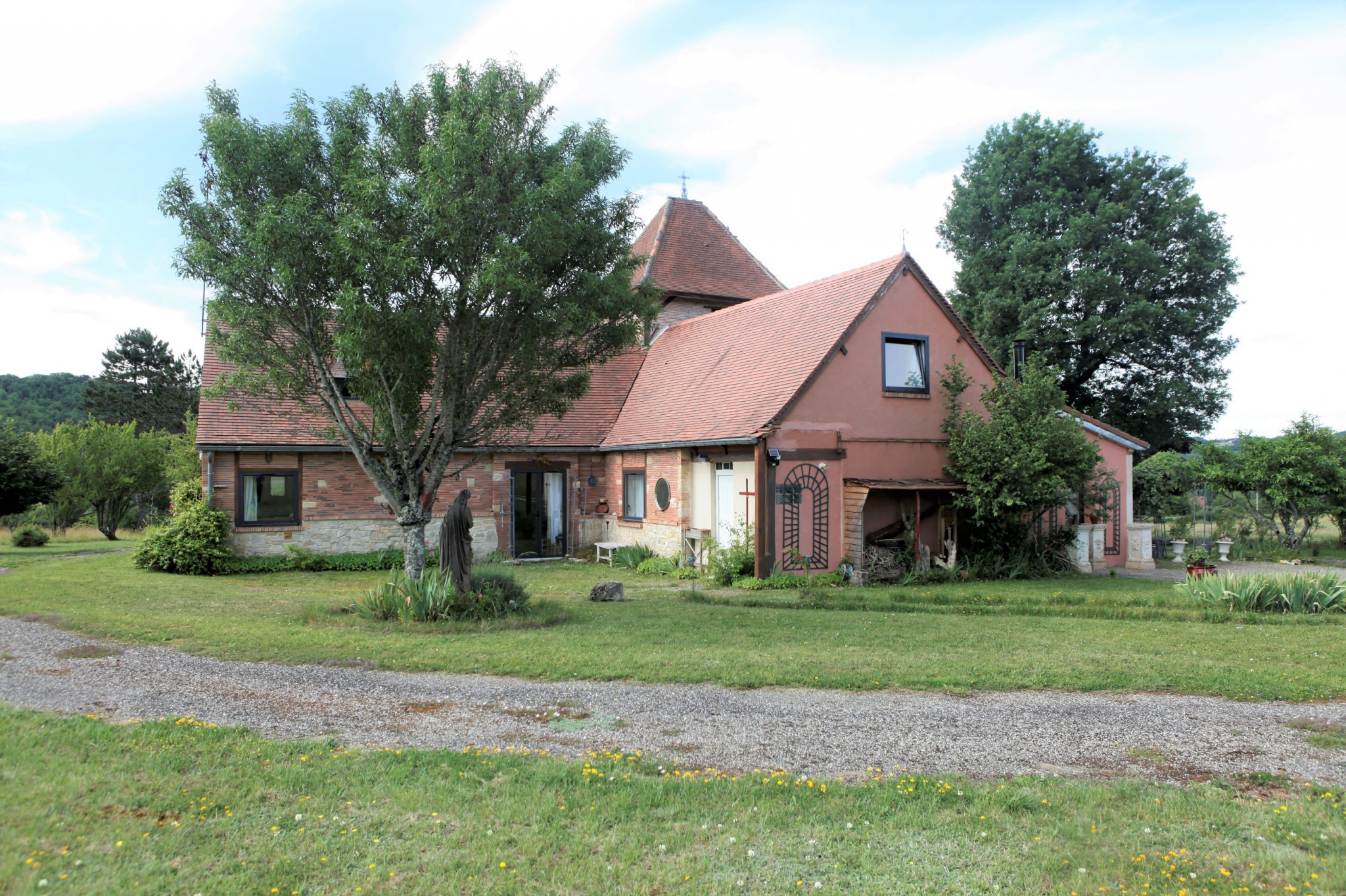 vente Maison de charme avec tour d'ancien moulin sur base de XVème siècle, proche Gourdon